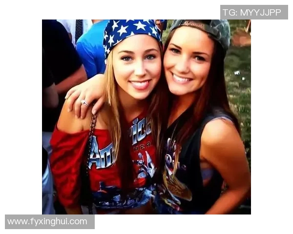 足球明星颜值合照高清展示足坛俊男美女的魅力与风采